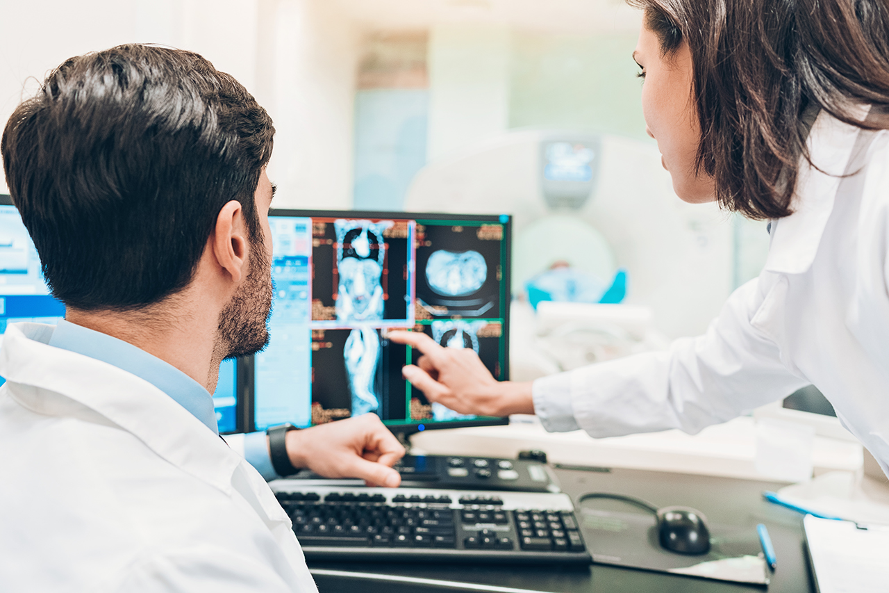 Doctors looking at a monitor with patient's MRI scan results